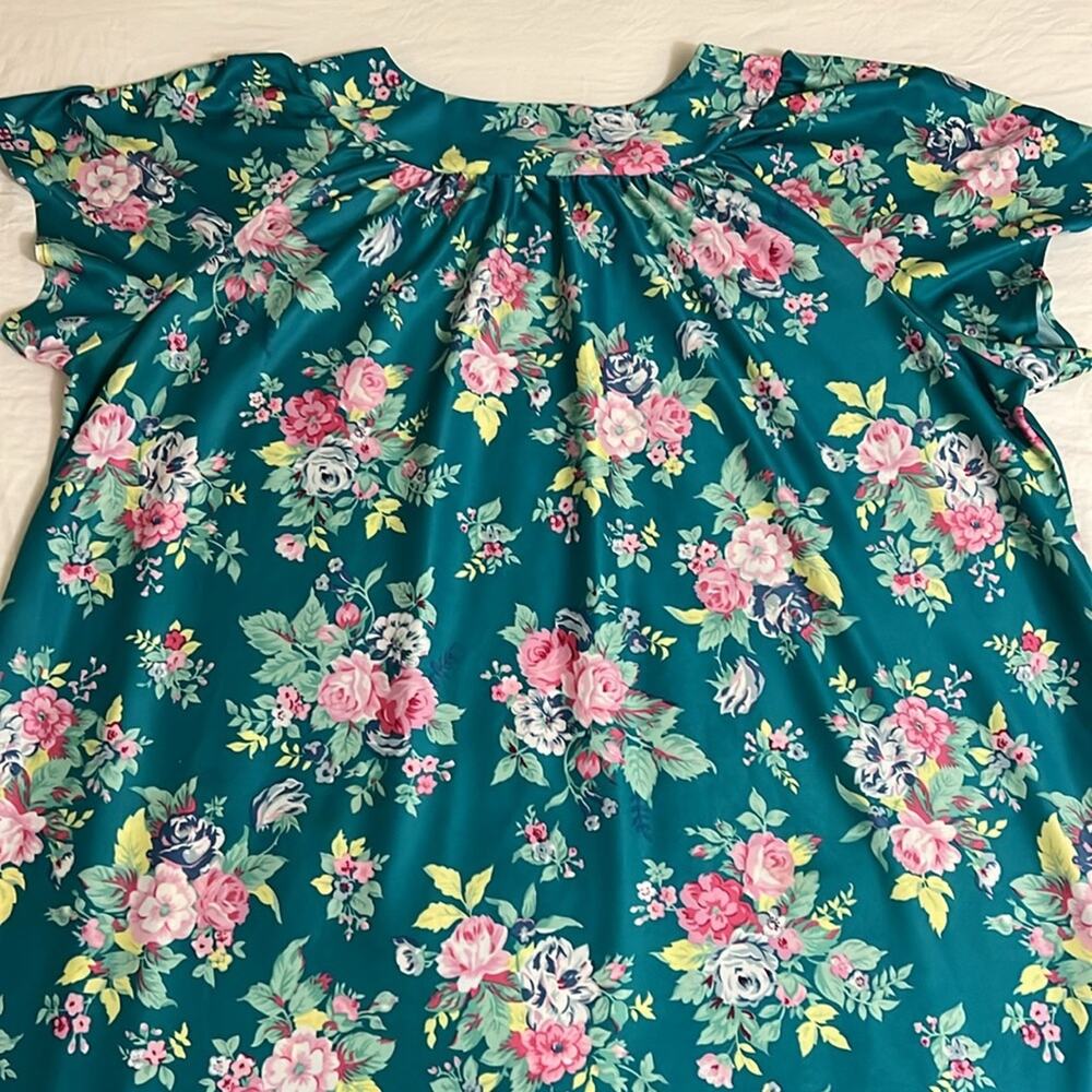 Vintage nightgown Size 1X-2X - Picture 9 of 14